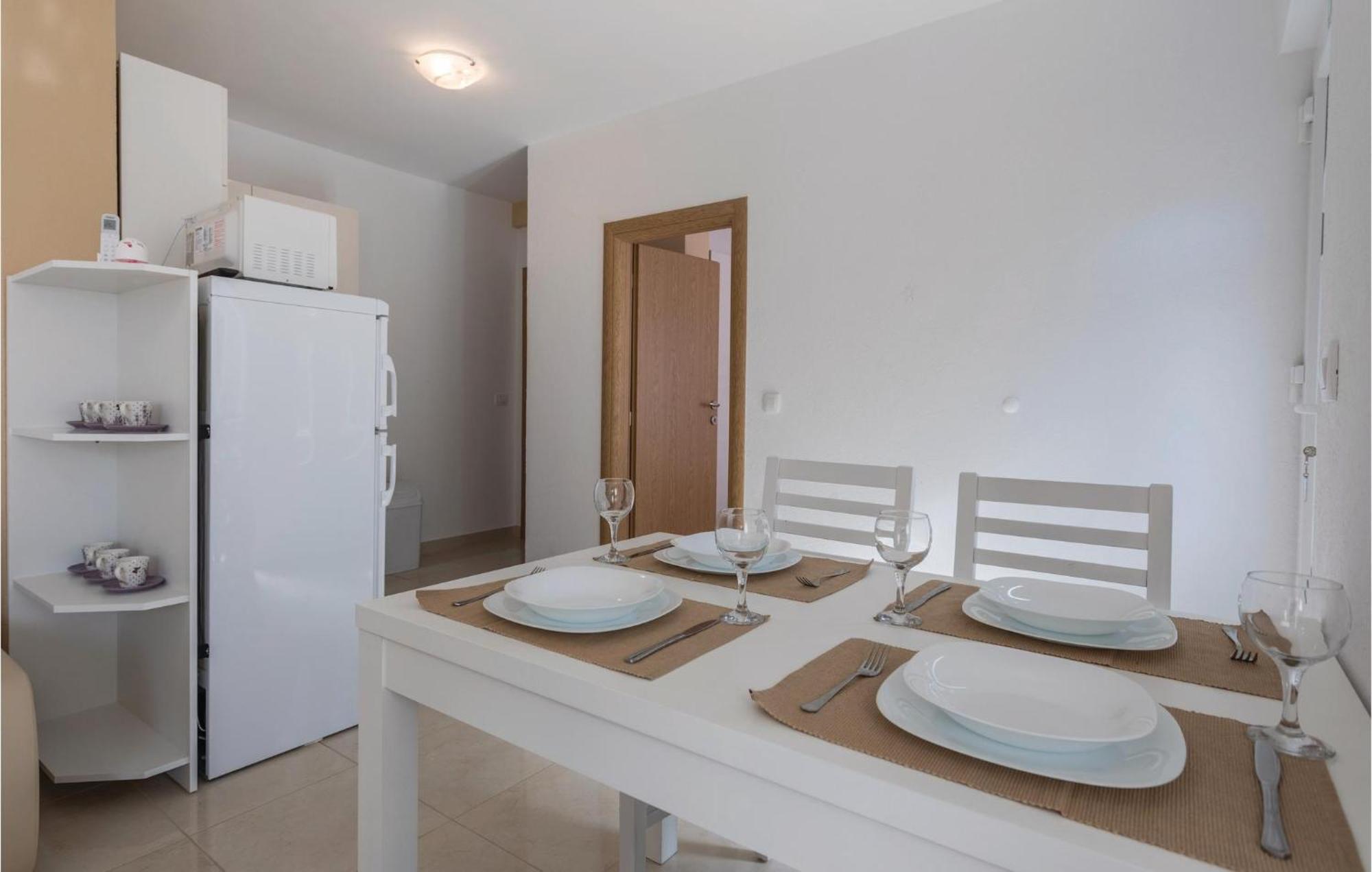 1 Bedroom Lovely Apartment In Komarna Klek Exteriér fotografie