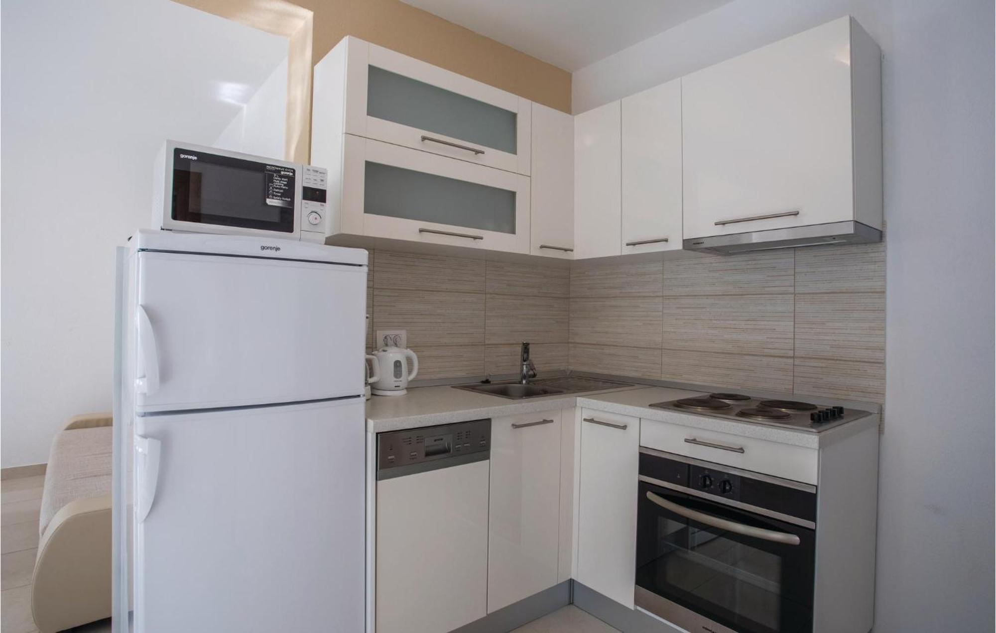 1 Bedroom Lovely Apartment In Komarna Klek Exteriér fotografie